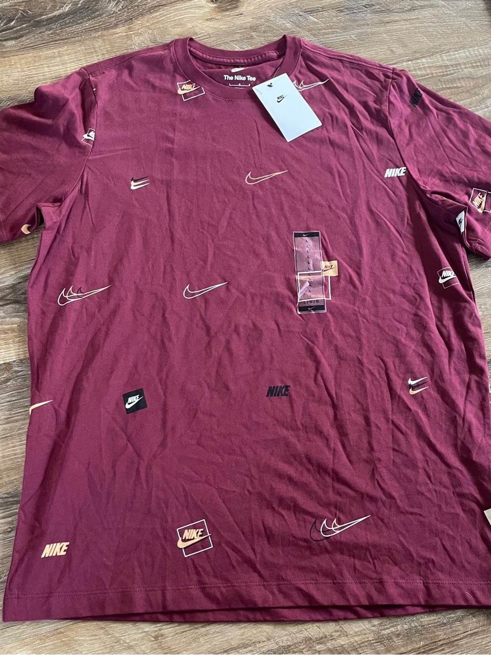Nike Club Men's All-over Print T-Shirt Large New with Tags